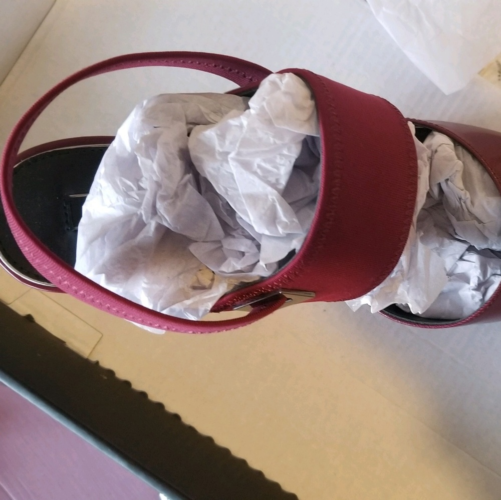 NIB  Dark red sling back  Alfani shoes. - Picture 2 of 4
